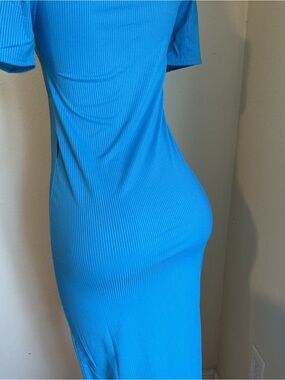 Form-Fitting Bright Blue Ribbed Maxi Dress with Short Sleeves